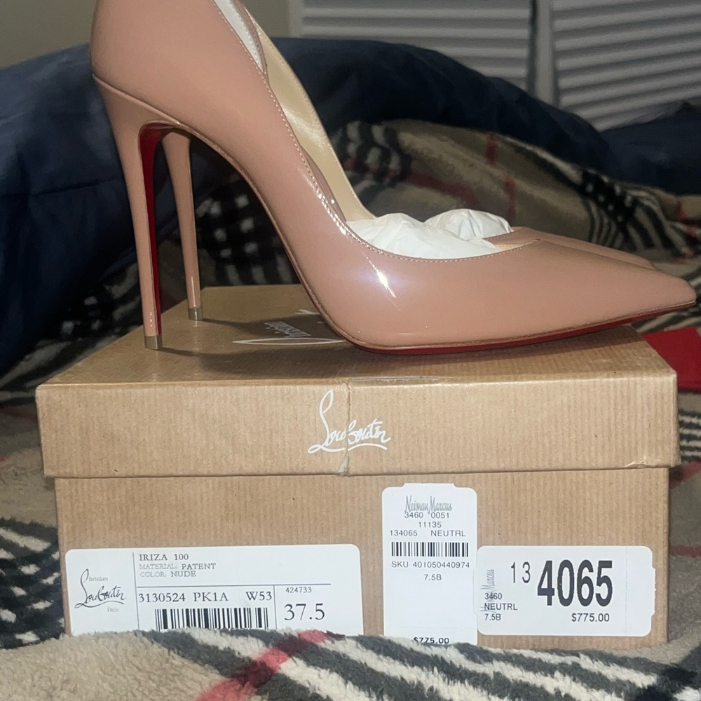 Brand new Christian Louboutin size 7.5 (37.5) nude color, patent leather.